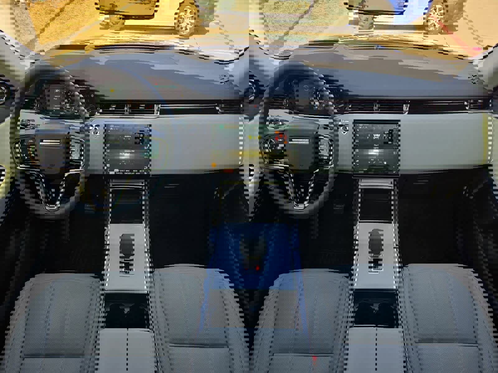 Used 2025 Land Rover Range Rover Evoque S image 14