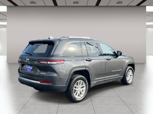 Used 2025 Jeep Grand Cherokee Laredo X AWD/4WD image 3