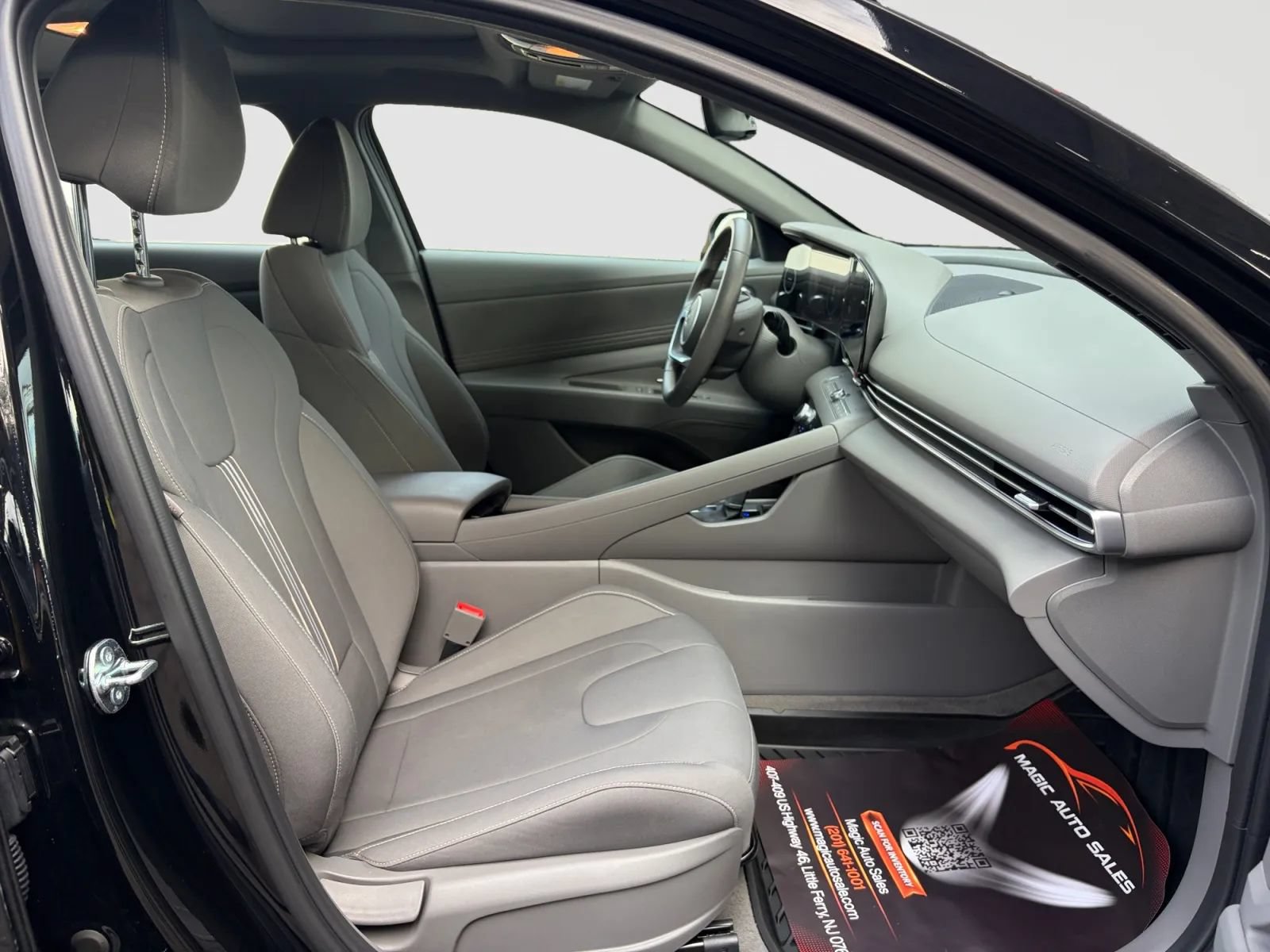 Used 2025 Hyundai Elantra SEL FWD image 20