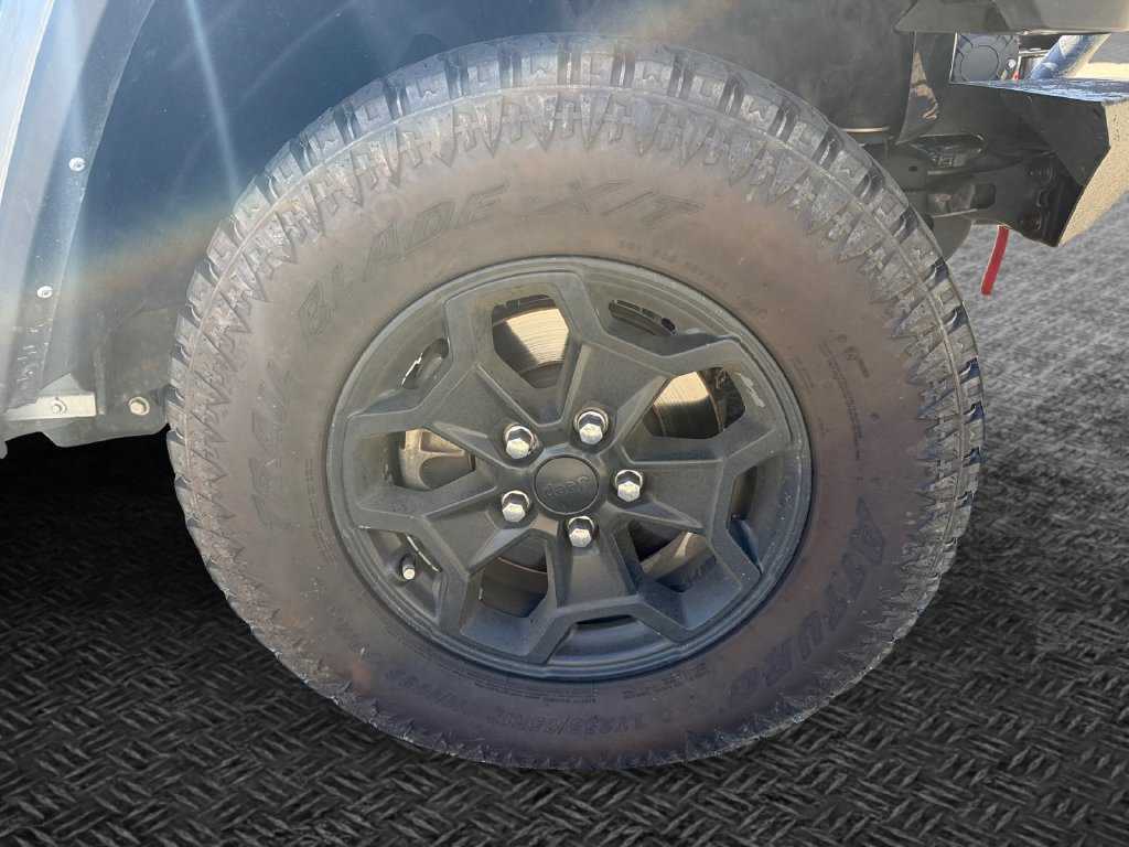 Used 2021 Jeep Gladiator Sport AWD/4WD image 11