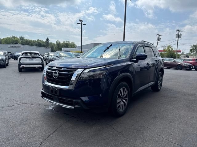 Used 2025 Nissan Pathfinder SL AWD/4WD image 5