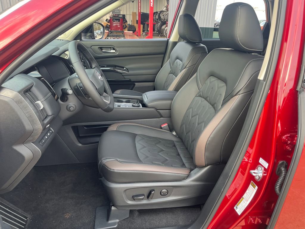 New 2026 Nissan Pathfinder Platinum image 9