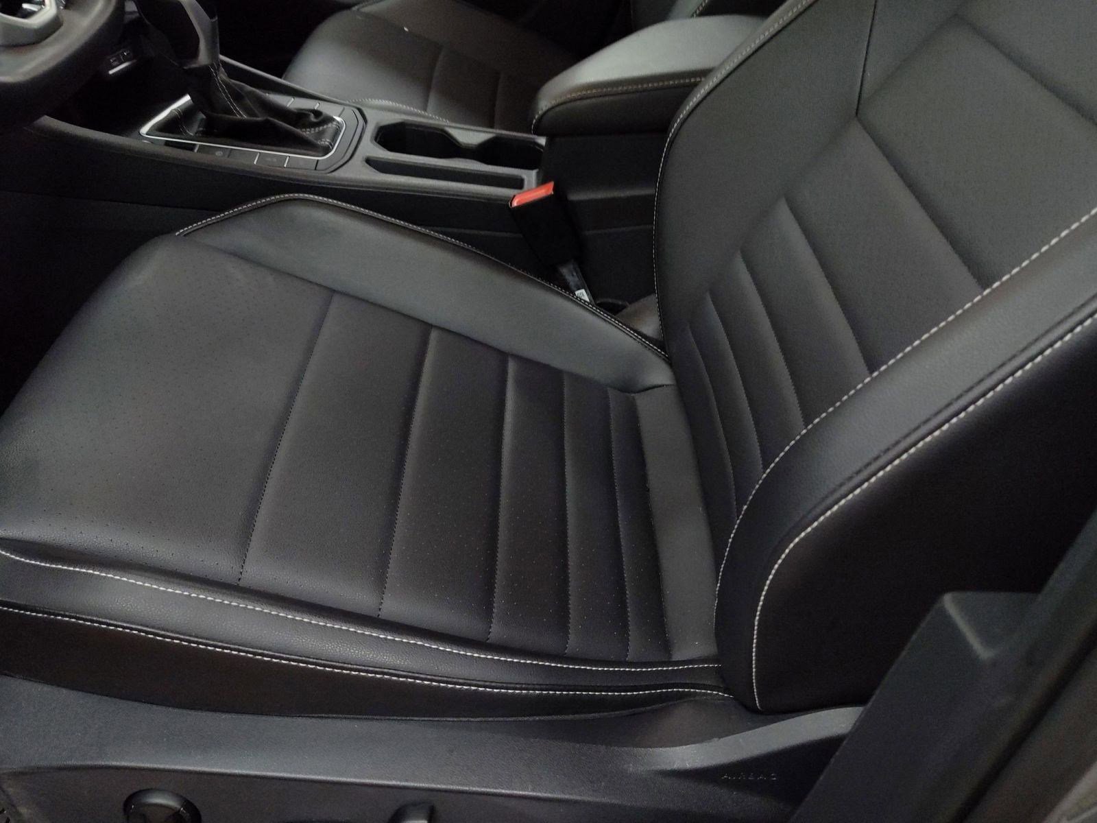 Used 2022 Volkswagen Jetta SE image 17