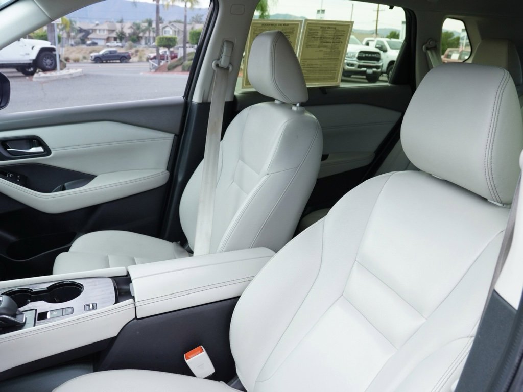 Used 2023 Nissan Rogue SL w/ SL Premium Package image 21