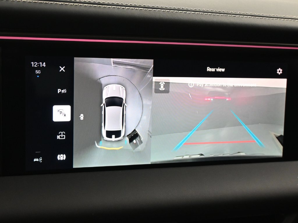 Certified 2025 Porsche Macan Turbo Electric AWD/4WD image 19