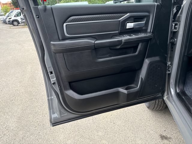 New 2026 RAM 3500 Big Horn AWD/4WD image 15