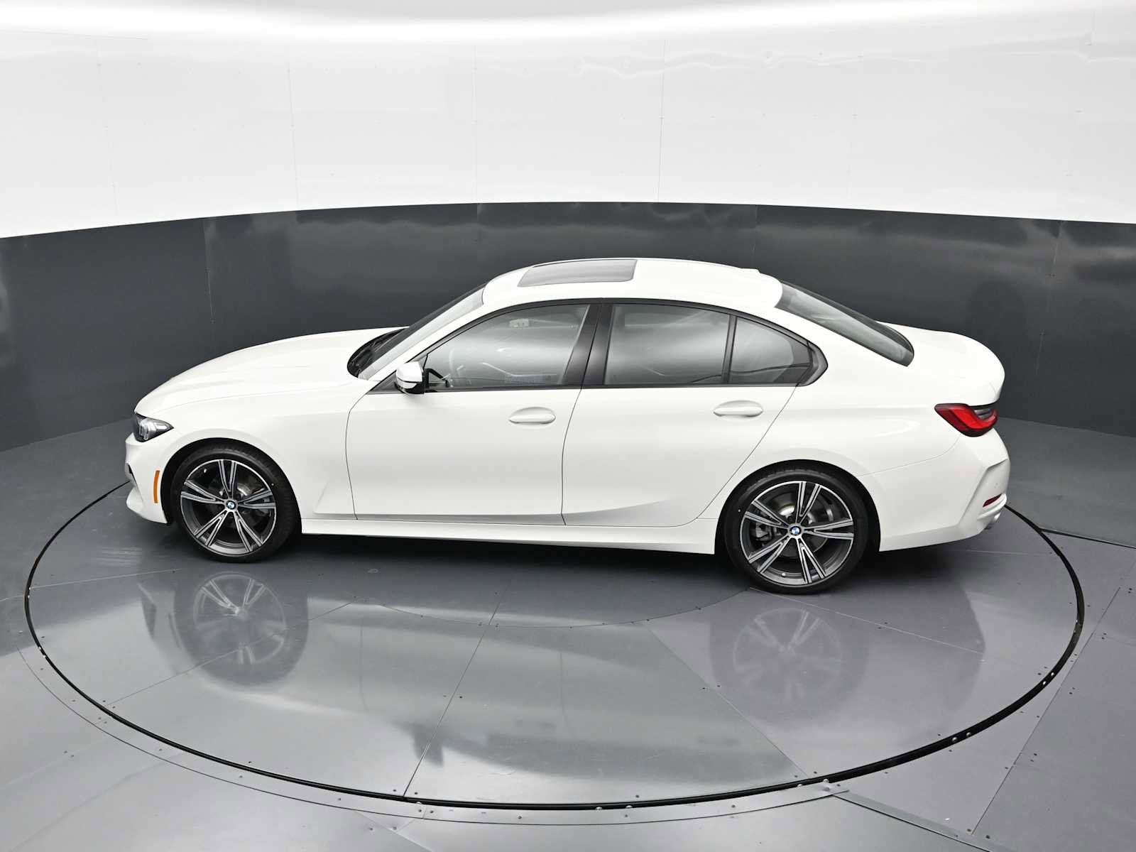 Used 2023 BMW 330i Sedan w/ Premium Package RWD image 24
