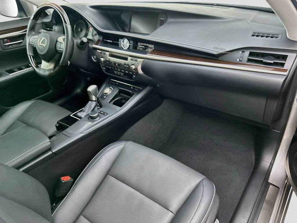 Used 2016 Lexus ES 350 w/ Premium Package w/Wood Trim FWD image 15