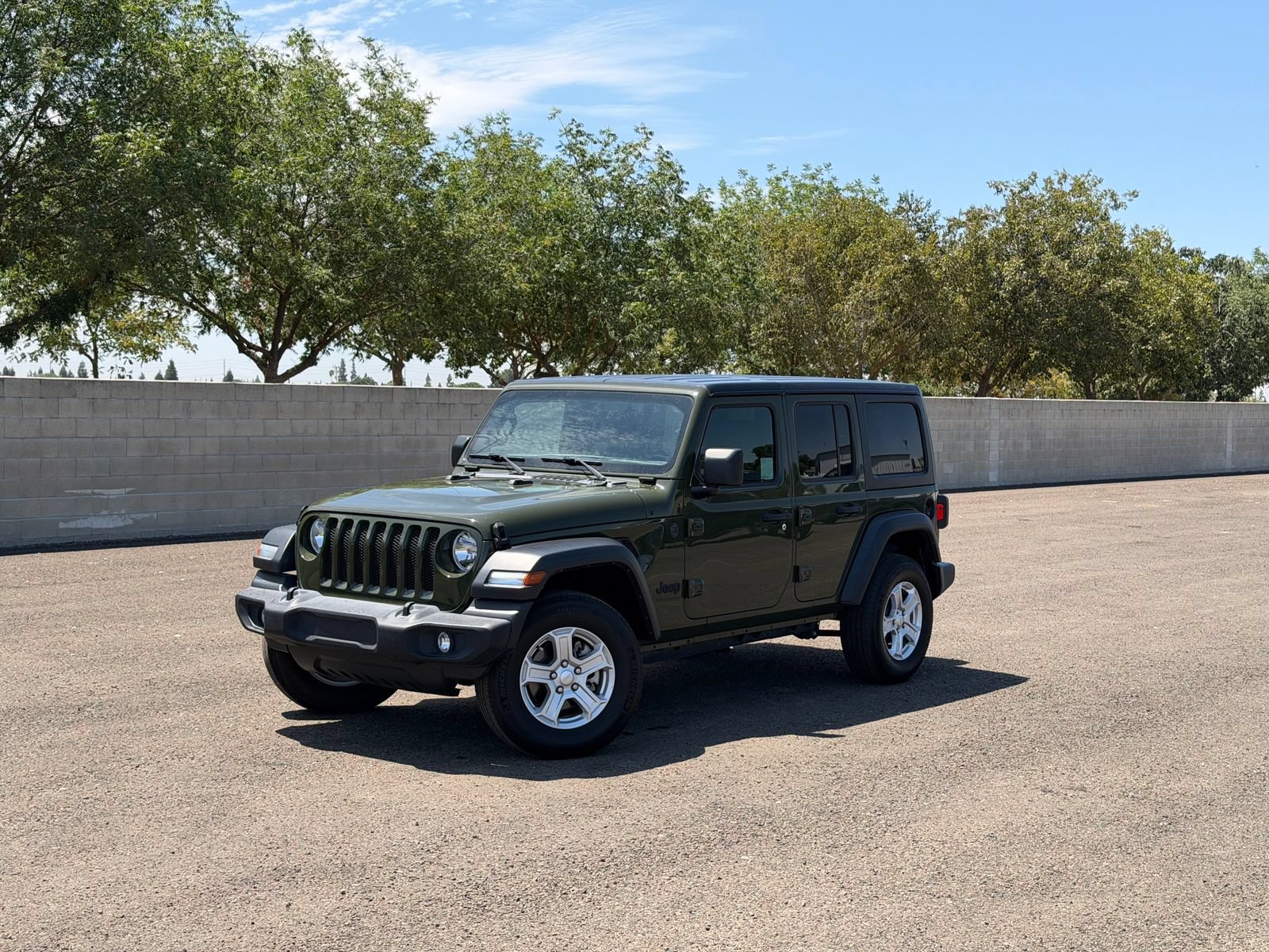 Used 2022 Jeep Wrangler Unlimited Sport AWD/4WD image 9