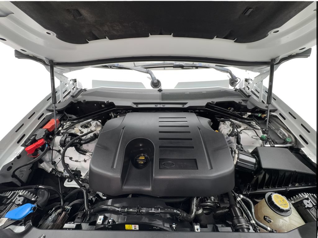 Used 2023 Land Rover Defender 130 SE AWD/4WD image 17