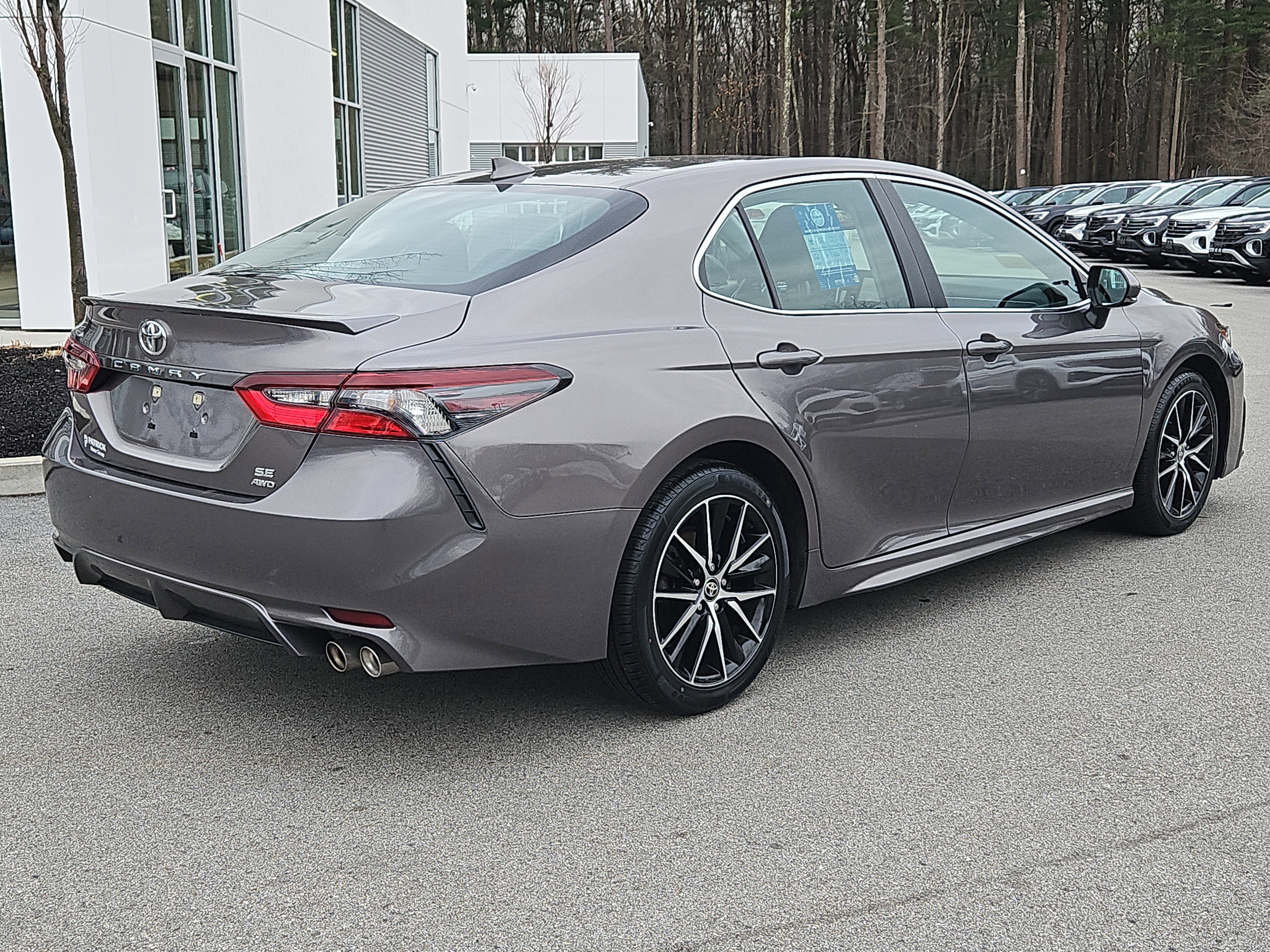 Used 2024 Toyota Camry SE image 2