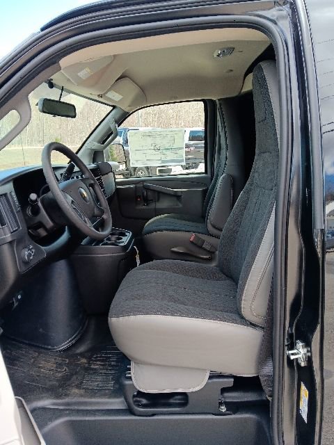 New 2026 Chevrolet Express 2500 Extended RWD image 6