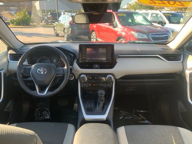 Used 2022 Toyota RAV4 XLE w/ Convenience Package image 17