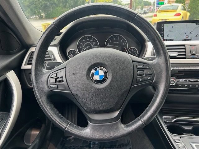Used 2018 BMW 320i xDrive Sedan AWD/4WD image 18