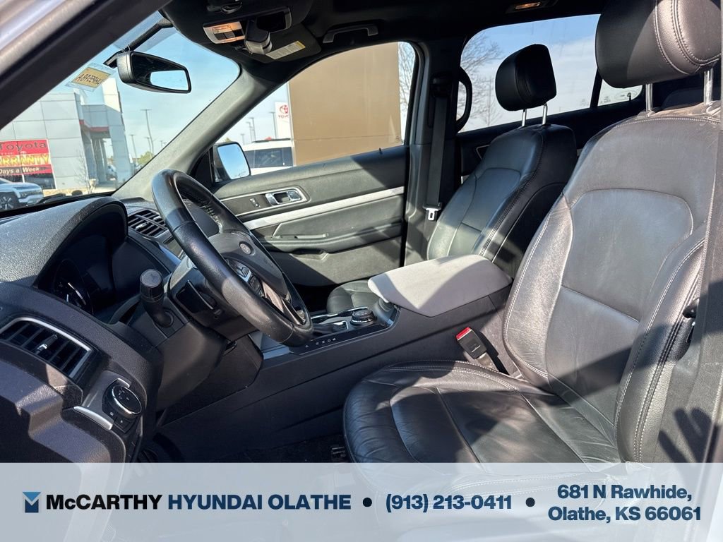 Used 2017 Ford Explorer XLT w/ Equipment Group 202A image 3