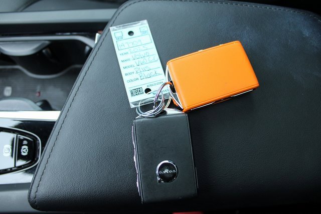 Used 2025 Volvo V60 B5 Cross Country Plus image 31