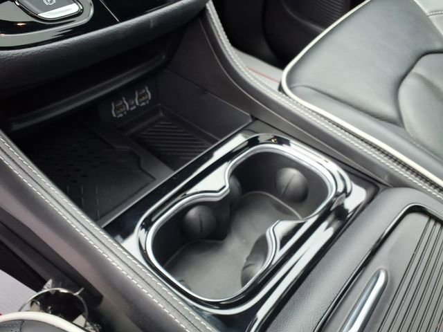 Used 2025 Chrysler Pacifica Limited FWD image 16