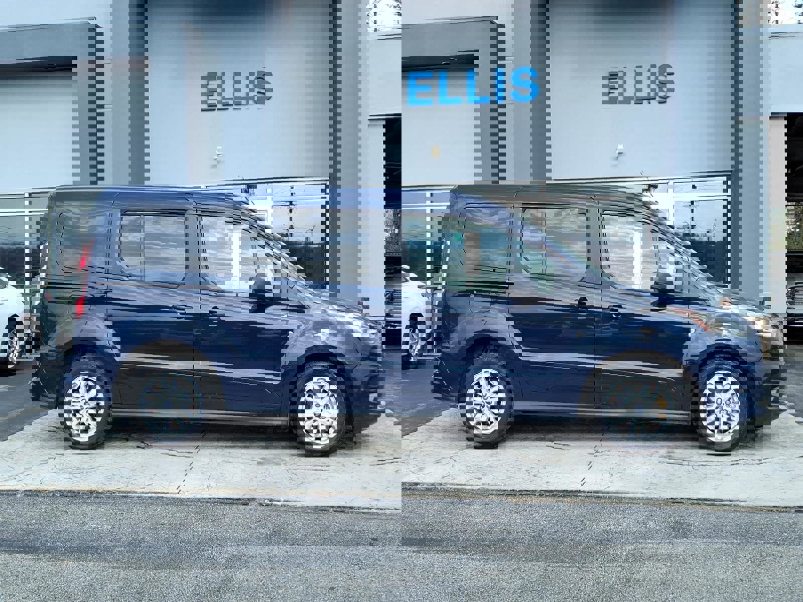 Used 2019 Ford Transit Connect XLT w/ Trailer Tow Package image 2