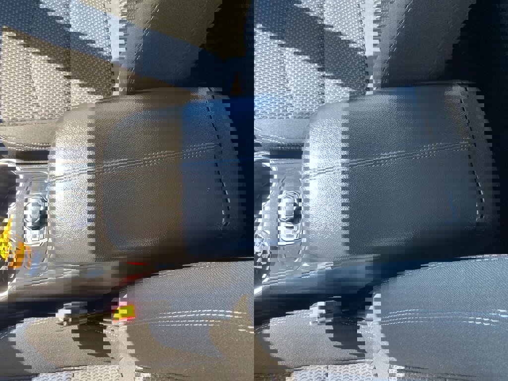 Used 2024 GMC Terrain SLE image 33