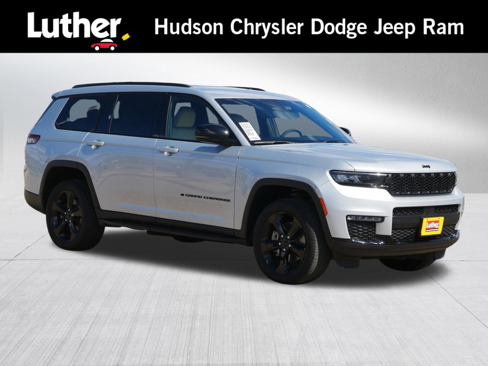 Used 2024 Jeep Grand Cherokee L Limited w/ Black Appearance Package AWD/4WD image 1