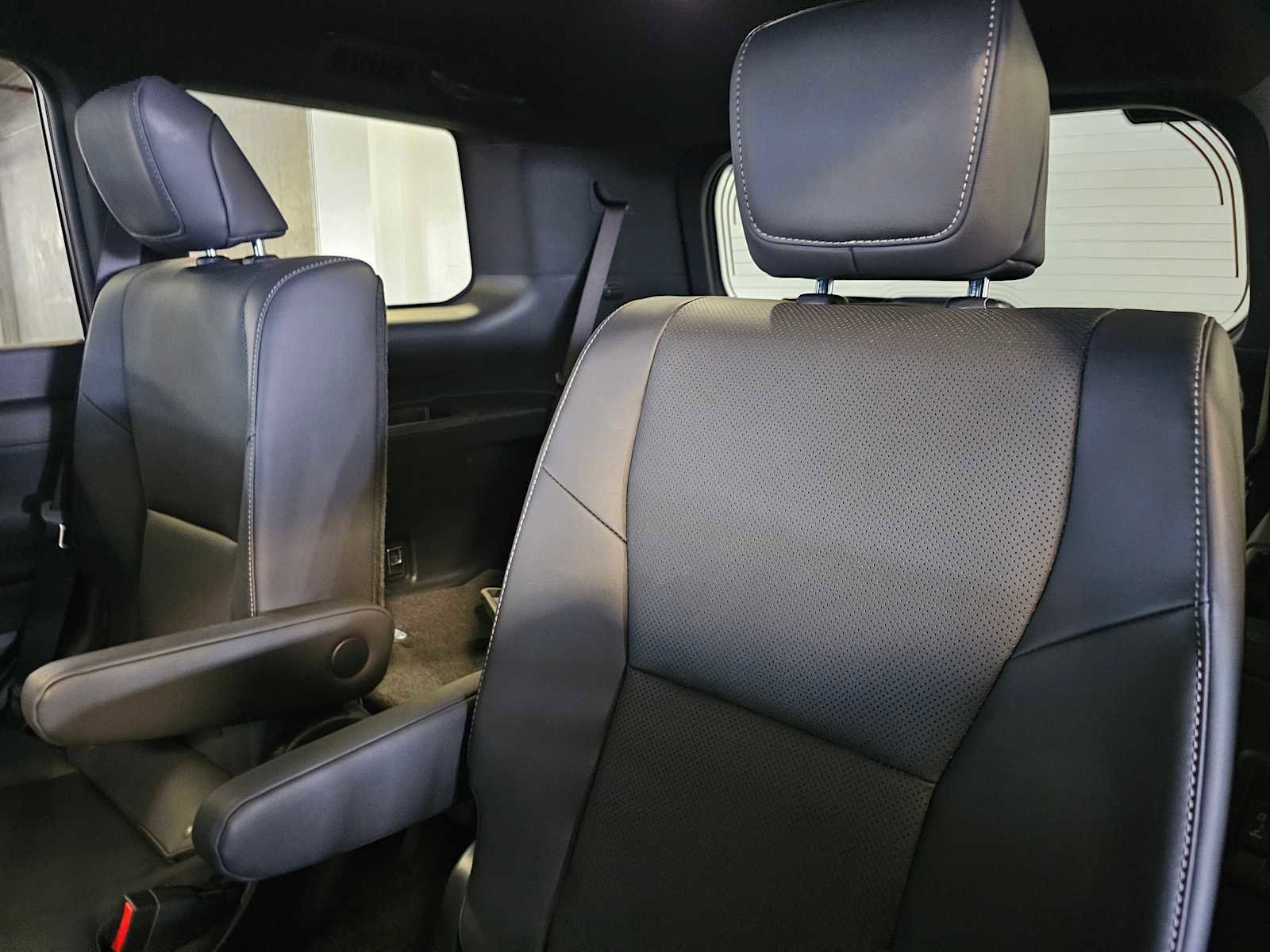 Used 2024 Lexus GX 550 w/ Accessory Package (Z1) image 36