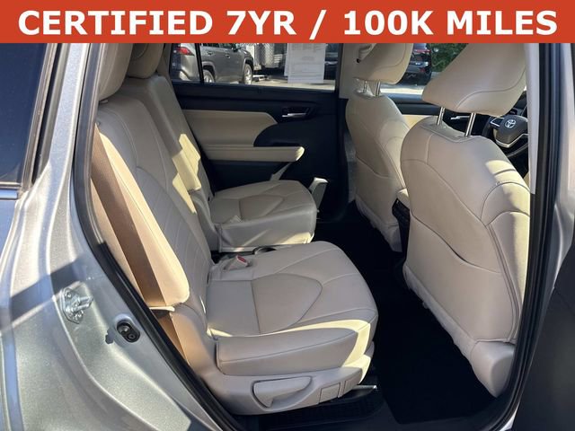Used 2024 Toyota Highlander XLE AWD/4WD image 11