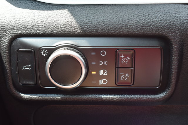 Used 2023 Ford Explorer XLT AWD/4WD image 18