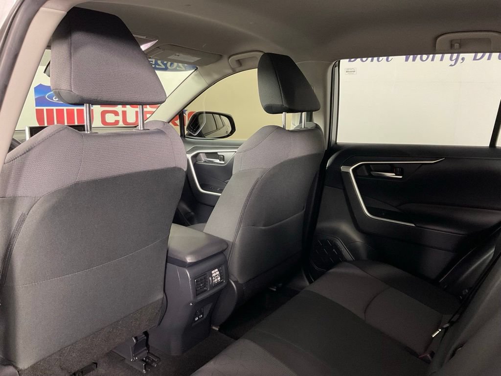 Used 2025 Toyota RAV4 XLE AWD/4WD image 15