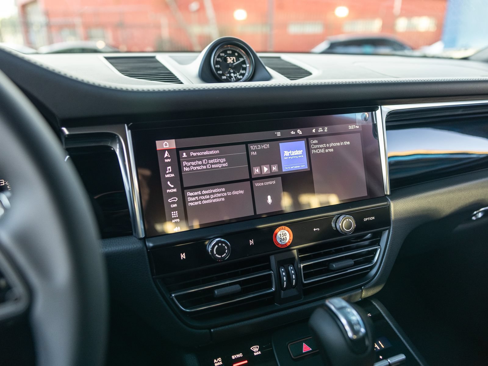 Certified 2026 Porsche Macan AWD/4WD image 27