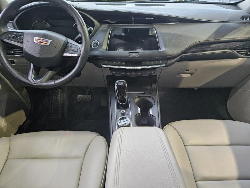 Used 2022 Cadillac XT4 Premium Luxury w/ Enhanced Visibility Package image 9