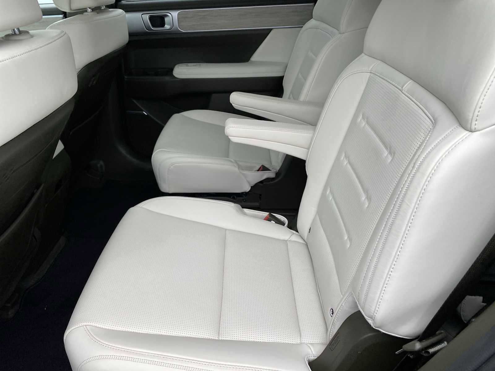 Certified 2025 Hyundai Santa Fe Calligraphy image 30