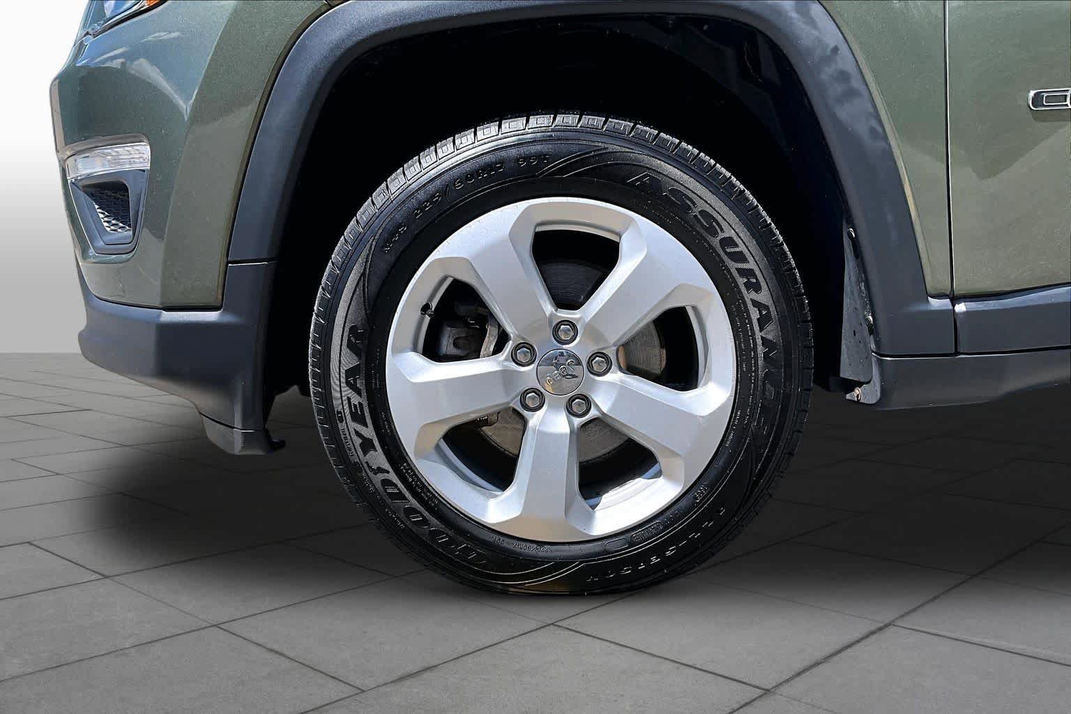 Used 2018 Jeep Compass Latitude AWD/4WD image 11