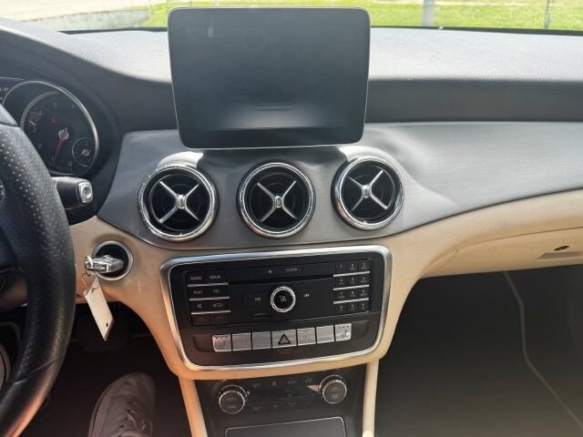Used 2017 Mercedes-Benz CLA 250 image 7