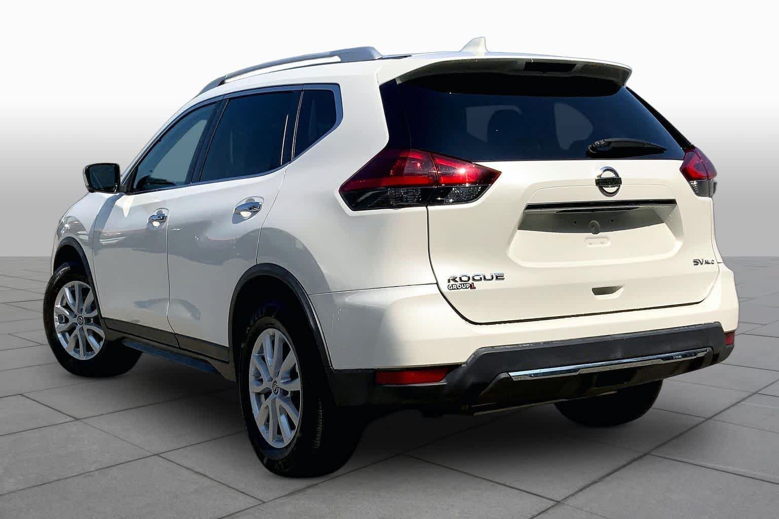 Used 2018 Nissan Rogue SV w/ Sun & Sound Touring Package AWD/4WD image 12