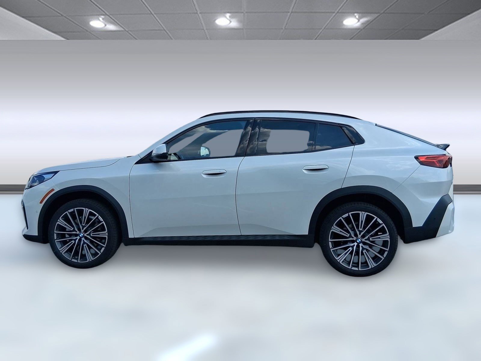 Used 2026 BMW X2 xDrive28i w/ Technology Package image 2