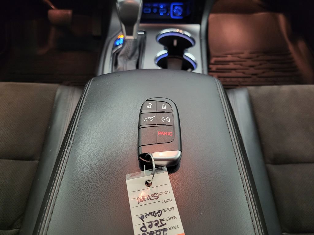 Used 2020 Jeep Grand Cherokee Laredo w/ Quick Order Package 2BN North image 43