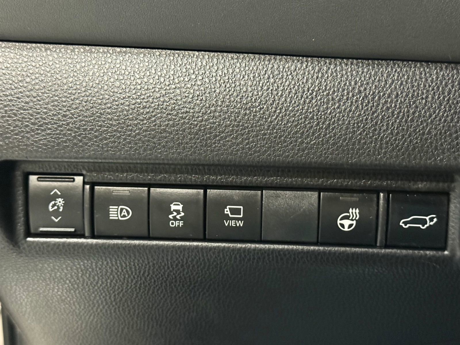 Used 2023 Toyota Venza Limited image 30