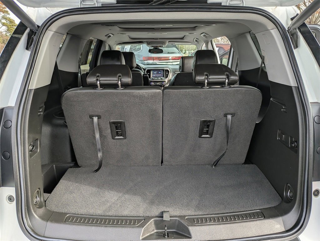 Used 2022 GMC Acadia AT4 w/ Technology Package image 17