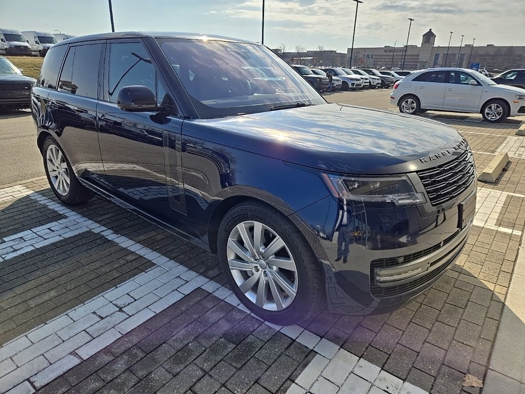 Certified 2023 Land Rover Range Rover SE image 3
