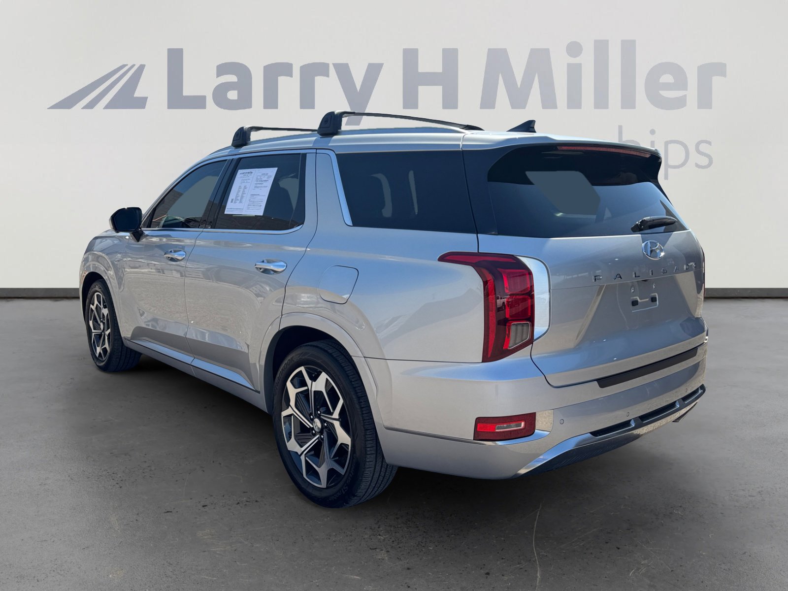Used 2022 Hyundai Palisade Calligraphy w/ Cargo Package FWD image 3