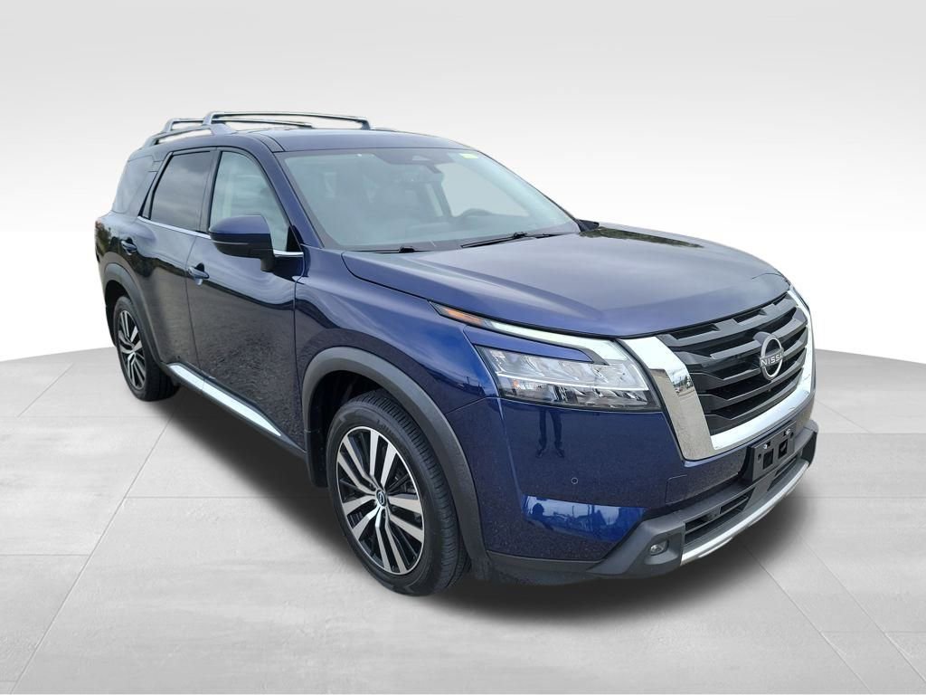 Used 2023 Nissan Pathfinder Platinum image 2