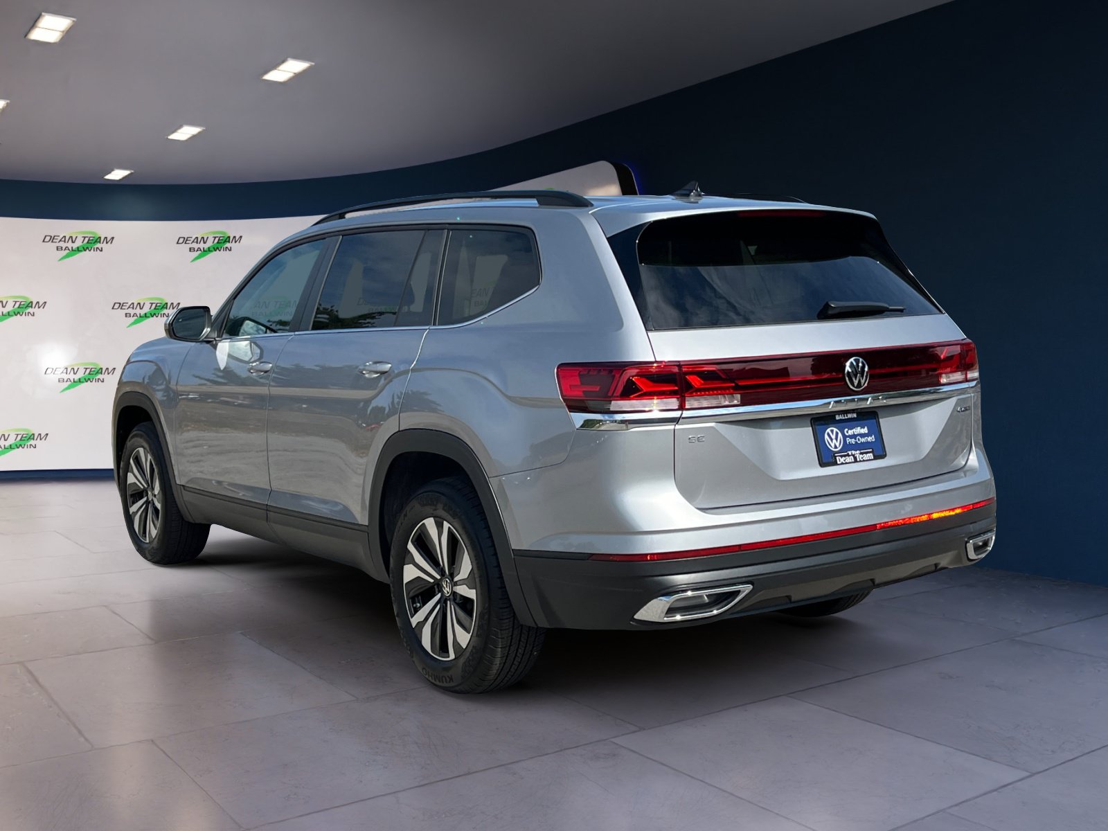 Used 2025 Volkswagen Atlas SE AWD/4WD image 6