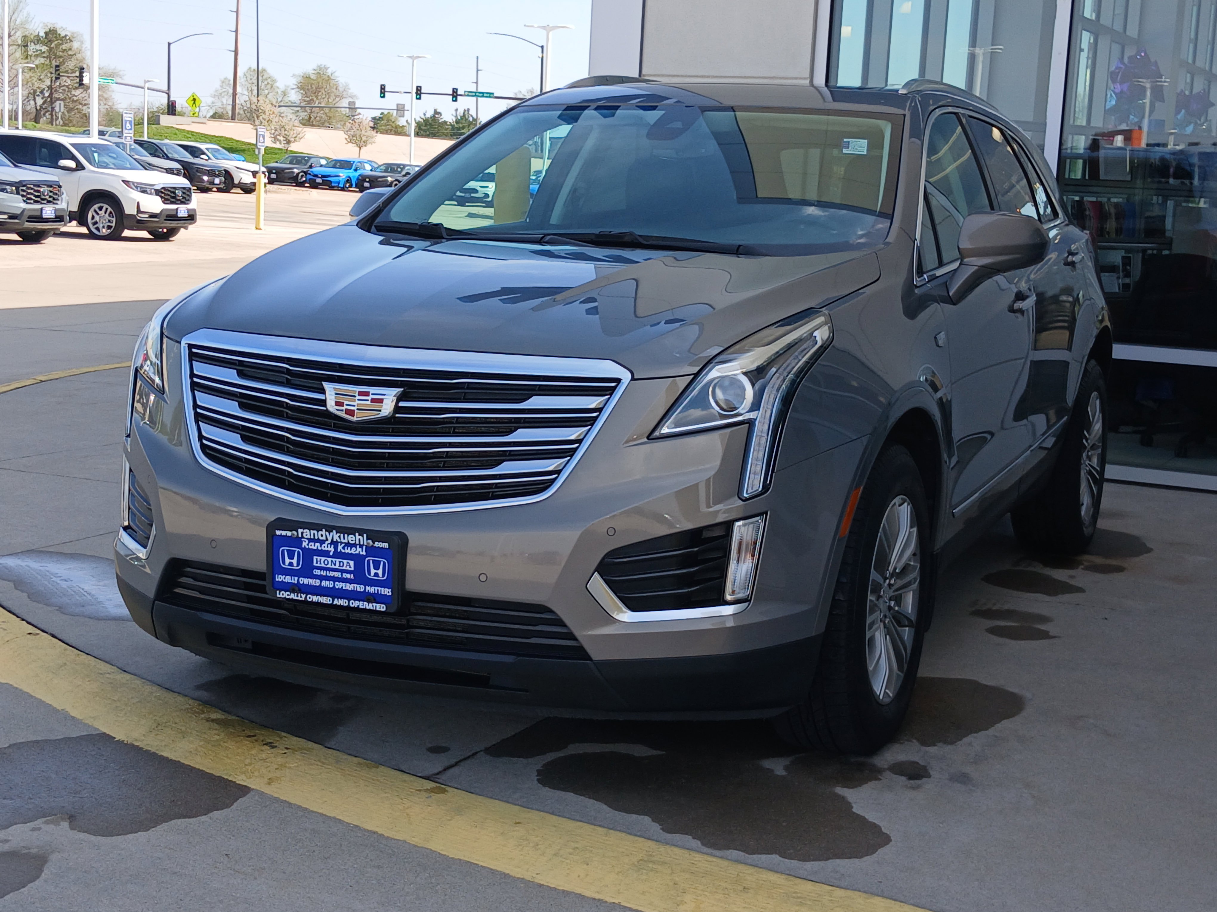 Used 2017 Cadillac XT5 Luxury w/ Driver Awareness Package AWD/4WD image 2