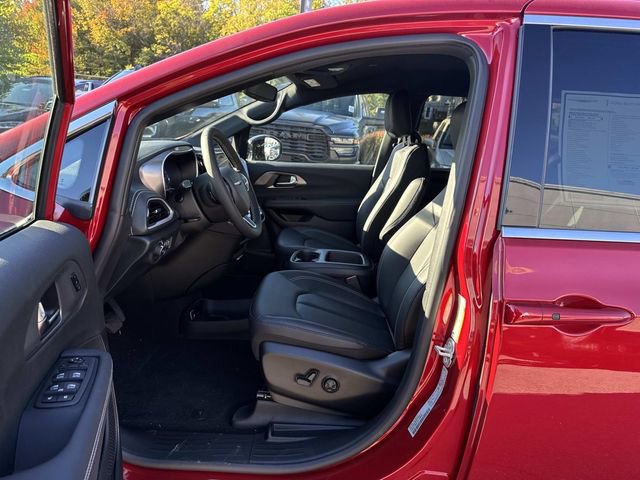 New 2026 Chrysler Pacifica Select image 11
