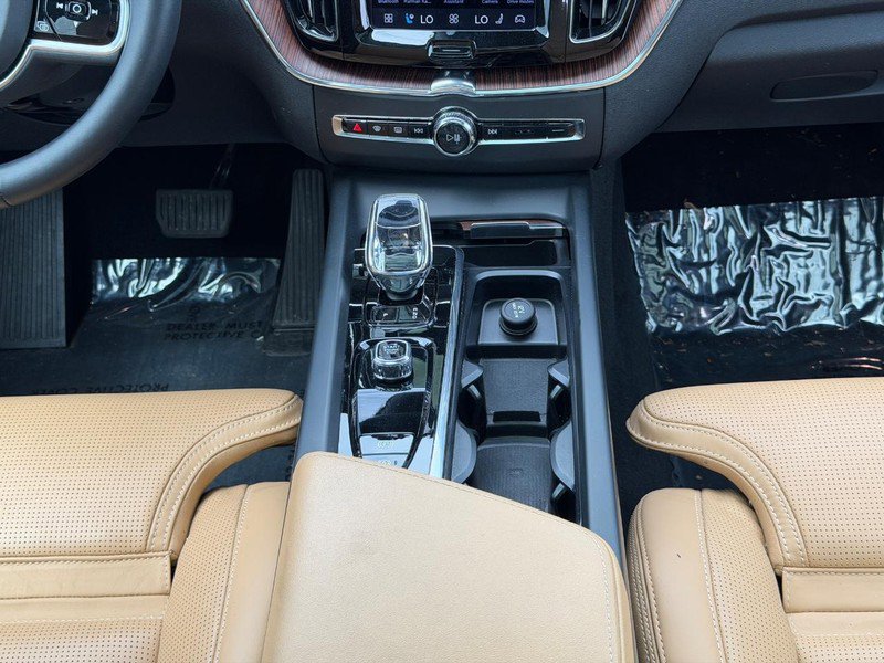 Certified 2023 Volvo XC60 B6 Ultimate w/ Climate Package AWD/4WD image 15