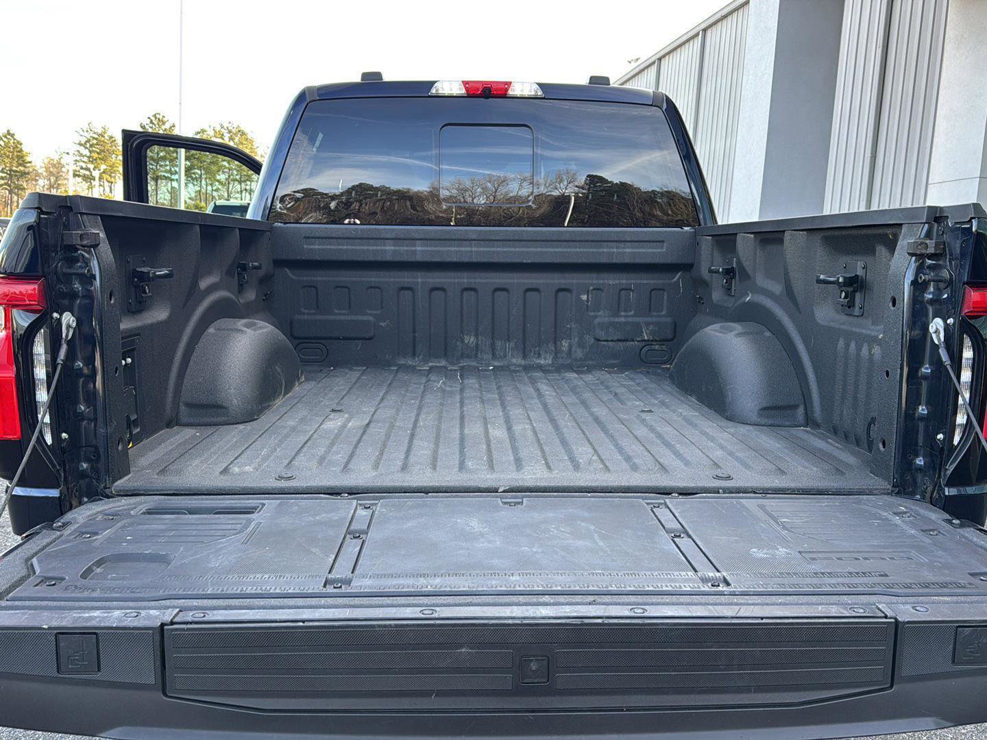 Used 2023 Ford F150 Lightning Lariat image 26