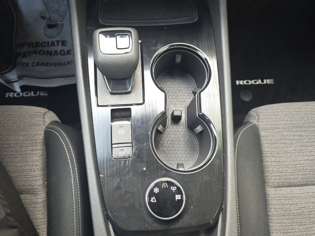 Used 2023 Nissan Rogue SV AWD/4WD image 16