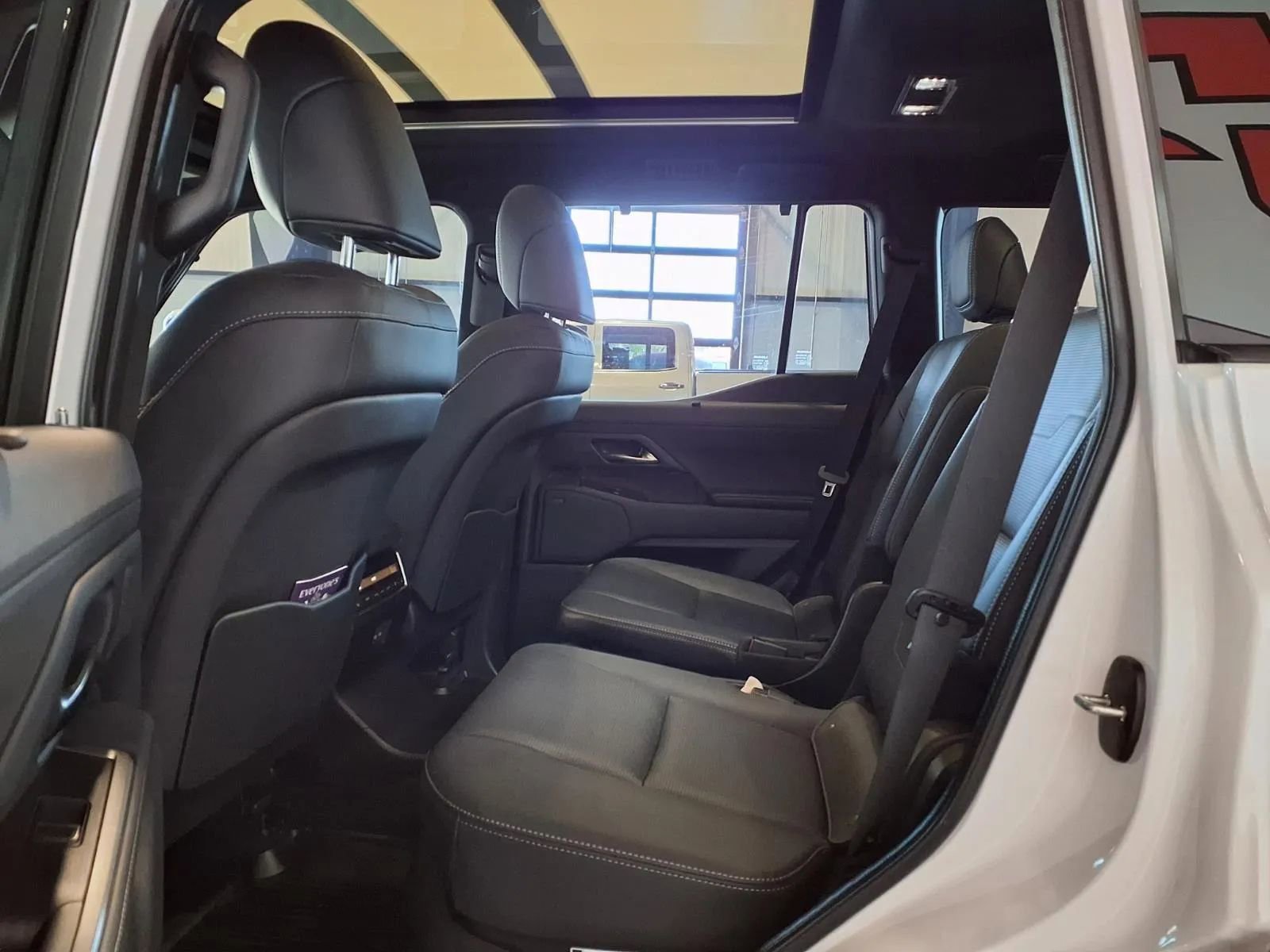 Used 2025 Lexus GX 550 w/ Accessory Package (31) image 13