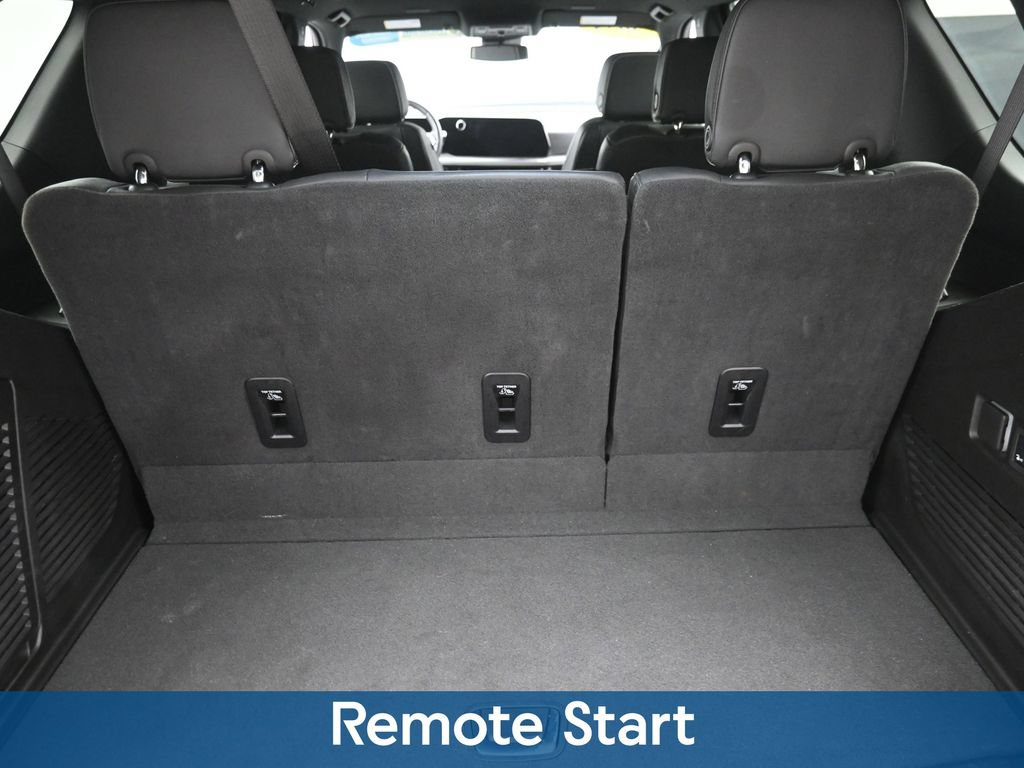 Used 2025 Chevrolet Tahoe Premier AWD/4WD image 12