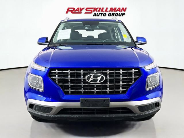 Used 2025 Hyundai Venue SEL FWD image 2